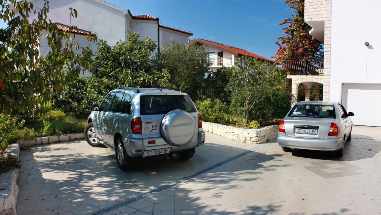 Apartments By The Sea Rastici, Ciovo - 2104 Trogir Exterior foto