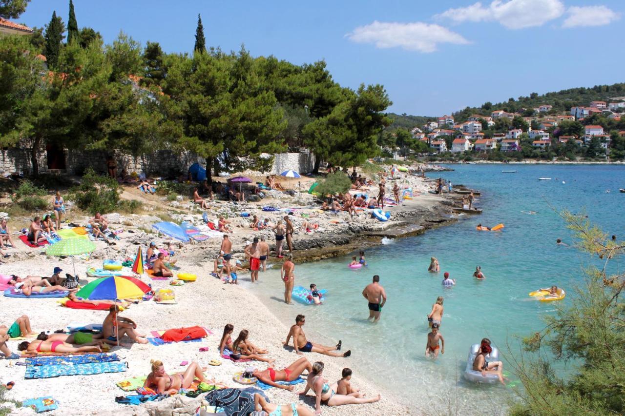 Apartments By The Sea Rastici, Ciovo - 2104 Trogir Exterior foto