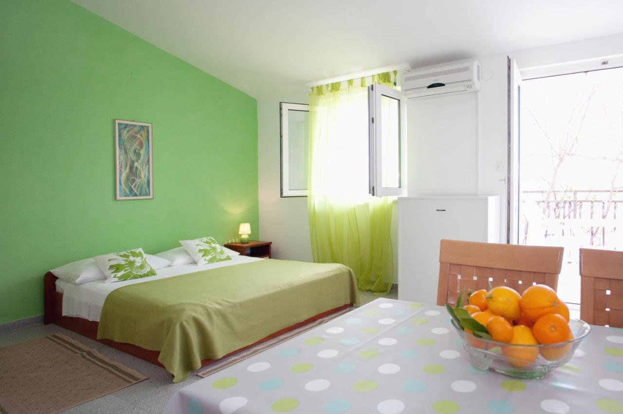 Apartments By The Sea Rastici, Ciovo - 2104 Trogir Exterior foto