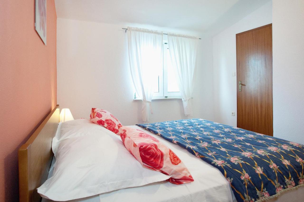 Apartments By The Sea Rastici, Ciovo - 2104 Trogir Exterior foto