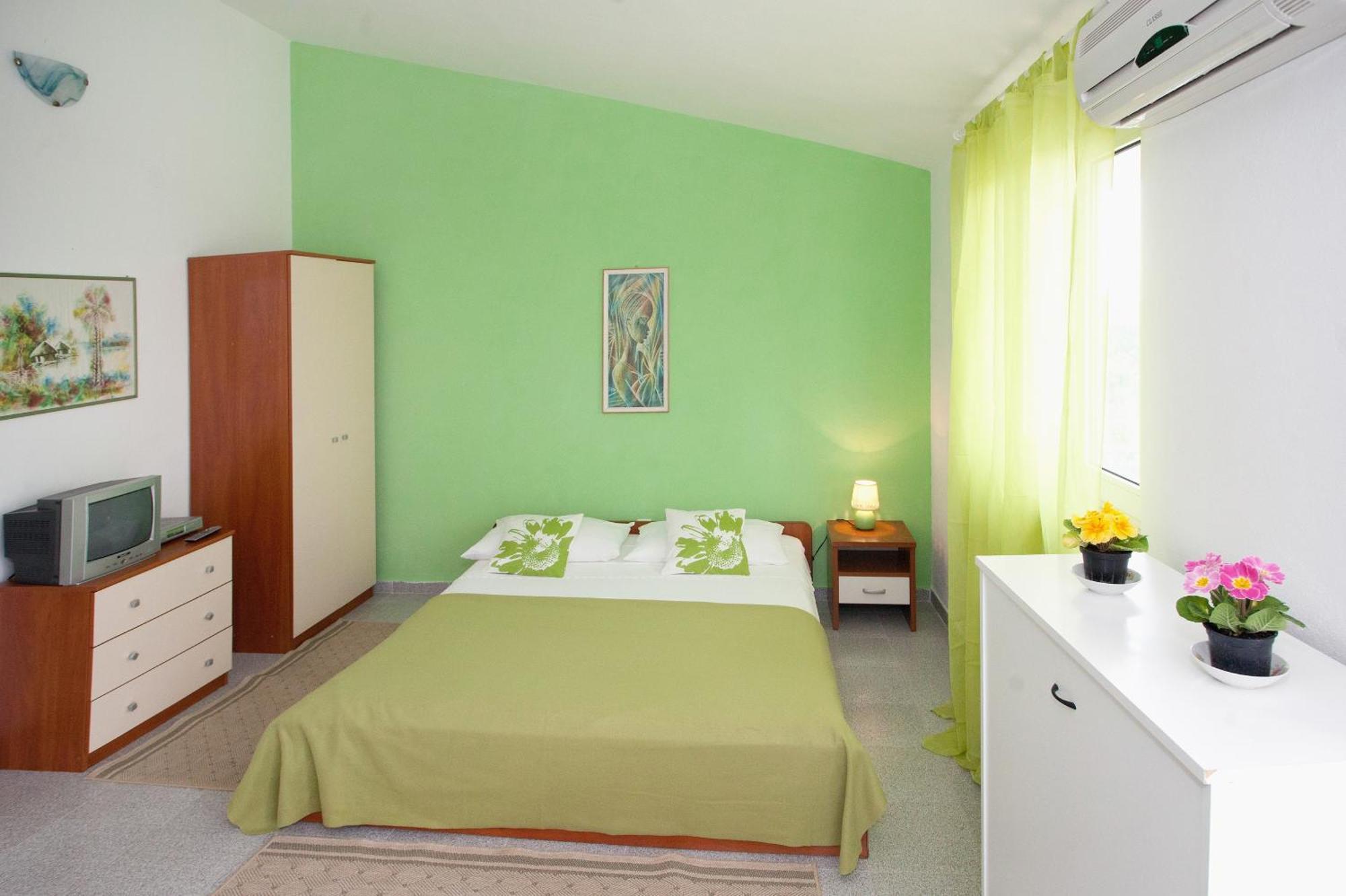 Apartments By The Sea Rastici, Ciovo - 2104 Trogir Habitación foto