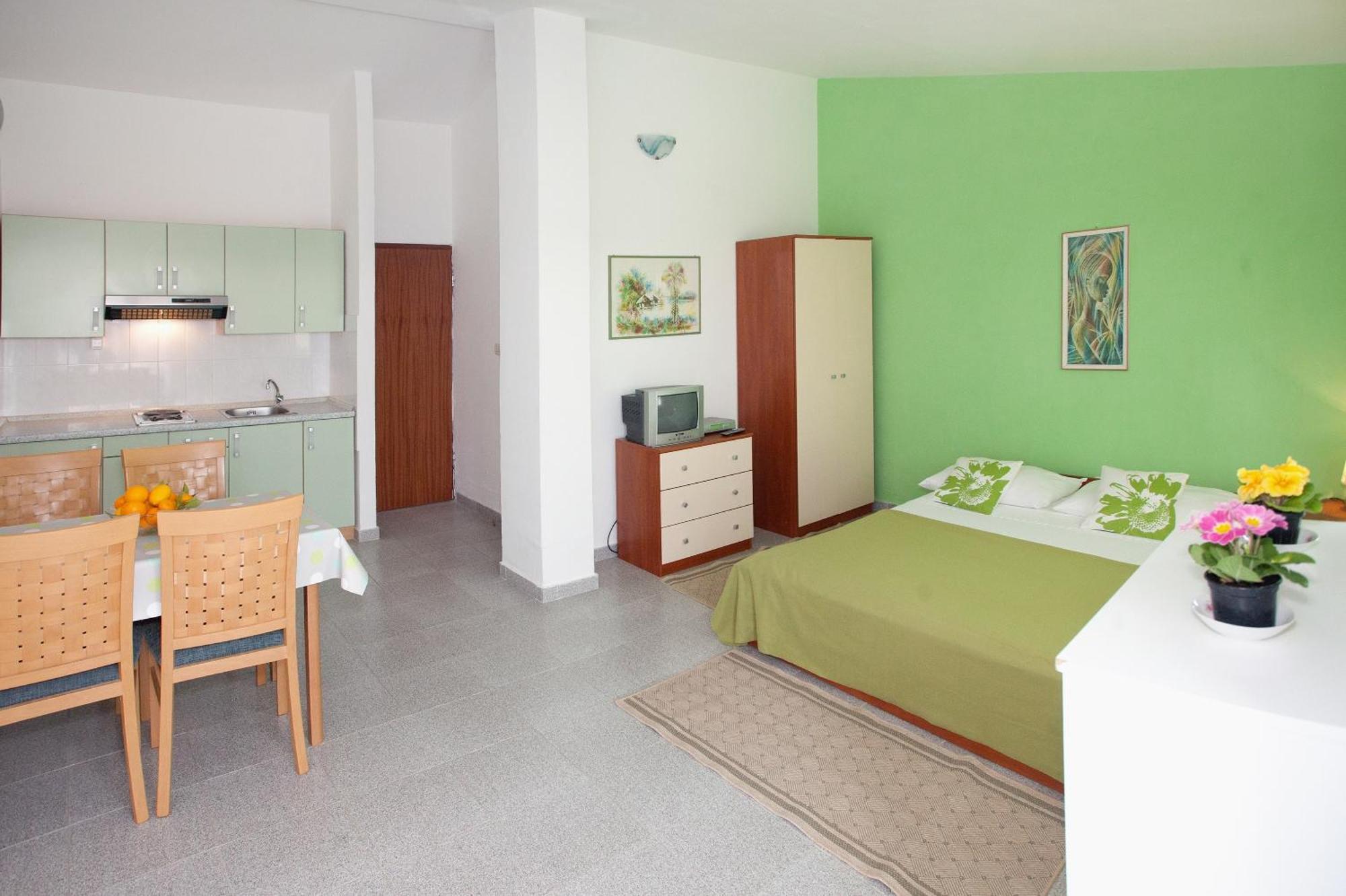 Apartments By The Sea Rastici, Ciovo - 2104 Trogir Habitación foto